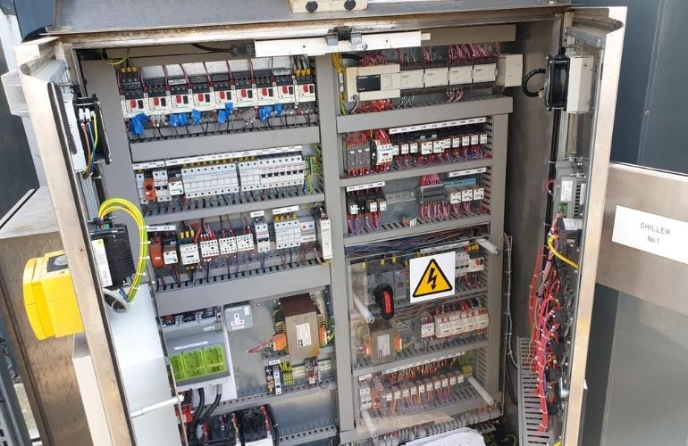 Scroll Chiller microprocessor-based control system